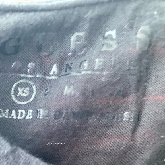GUESS TSHIRT ❓ - Picture 3 of 3